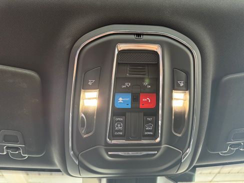 Used 2024 Jeep Grand Cherokee Laredo X RWD image 19