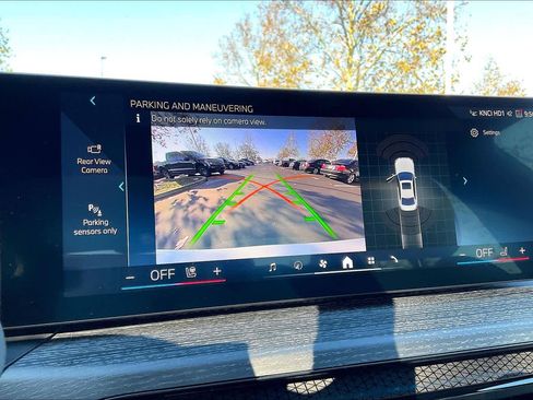 Used 2025 BMW 330i Sedan w/ Premium Package image 22