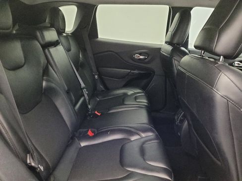 Used 2021 Jeep Cherokee Latitude Plus FWD image 19