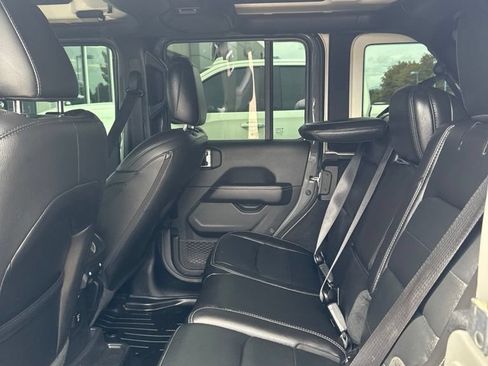 Used 2021 Jeep Wrangler Unlimited Sahara AWD/4WD image 5