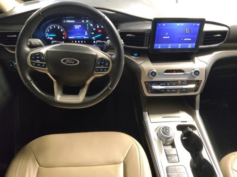 Used 2023 Ford Explorer XLT w/ Equipment Group 202A RWD image 22