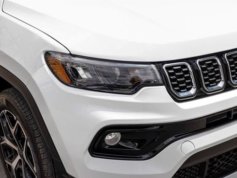 Used 2026 Jeep Compass Limited AWD/4WD image 33
