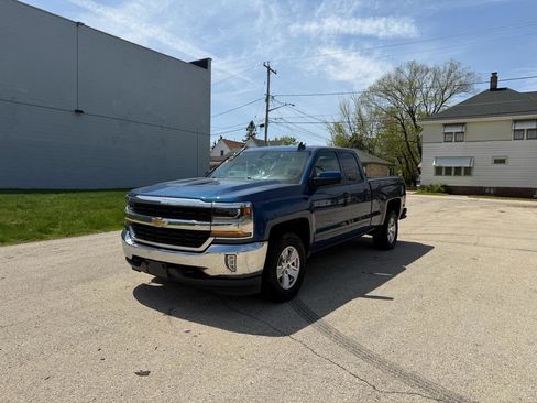 Used 2018 Chevrolet Silverado 1500 LT w/ All Star Edition AWD/4WD image 3
