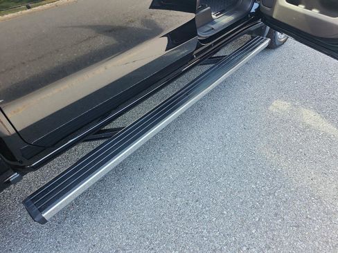 Certified 2022 GMC Sierra 1500 Denali w/ Denali Premium Package AWD/4WD image 8