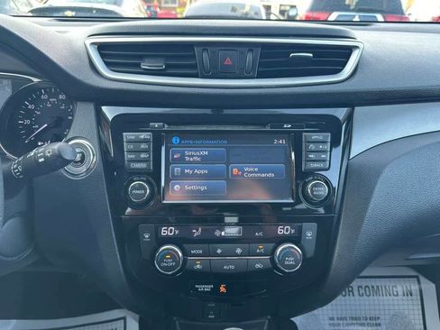 Used 2016 Nissan Rogue SV w/ SV Premium Package image 15