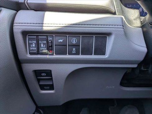 Used 2024 Honda Odyssey EX-L image 17
