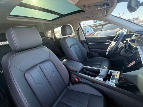 Used 2023 Audi e-tron Premium w/ Convenience Plus Package image 23