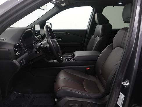 Used 2025 Honda Pilot Black Edition image 14