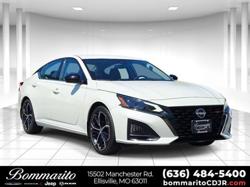 Used 2023 Nissan Altima 2.5 SR FWD image 1