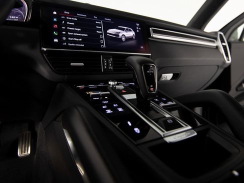 Certified 2023 Porsche Cayenne Turbo image 27