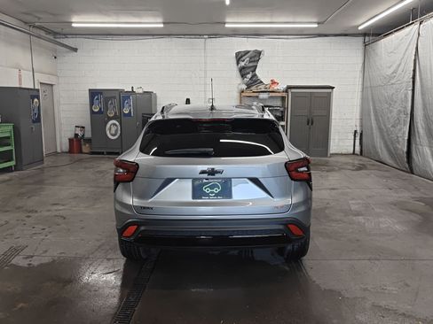 Certified 2026 Chevrolet Trax RS w/ Sunroof Package FWD image 10
