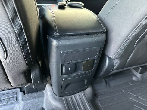 Used 2022 Ford Explorer XLT image 22