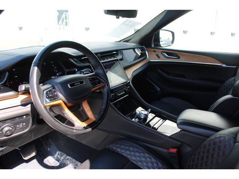 Used 2022 Jeep Grand Cherokee Summit AWD/4WD image 9