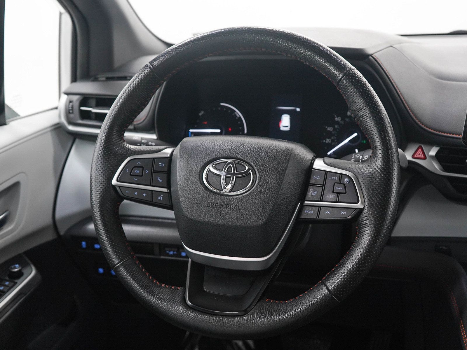 Used 2024 Toyota Sienna XSE AWD/4WD image 18