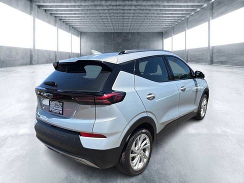 Used 2023 Chevrolet Bolt EUV LT w/ Driver Confidence Package FWD image 3