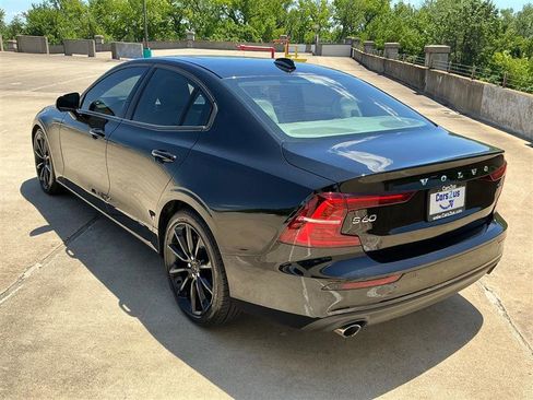 Used 2019 Volvo S60 T5 Momentum w/ Multimedia Package FWD image 4