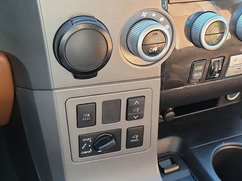 Used 2015 Toyota Sequoia Platinum image 21