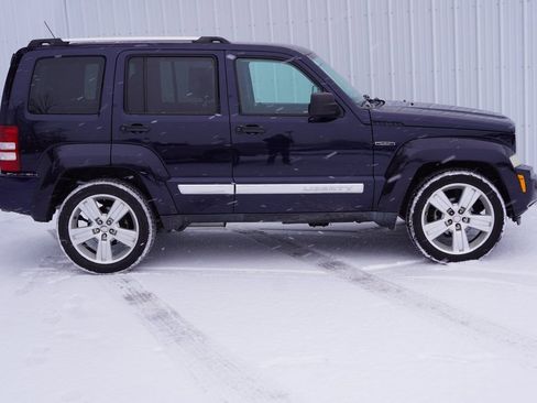Used 2011 Jeep Liberty Sport image 2