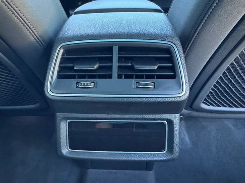 Used 2022 Audi e-tron Premium w/ Convenience Plus Package AWD/4WD image 28