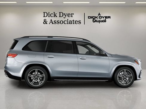Used 2025 Mercedes-Benz GLS 450 4MATIC image 7