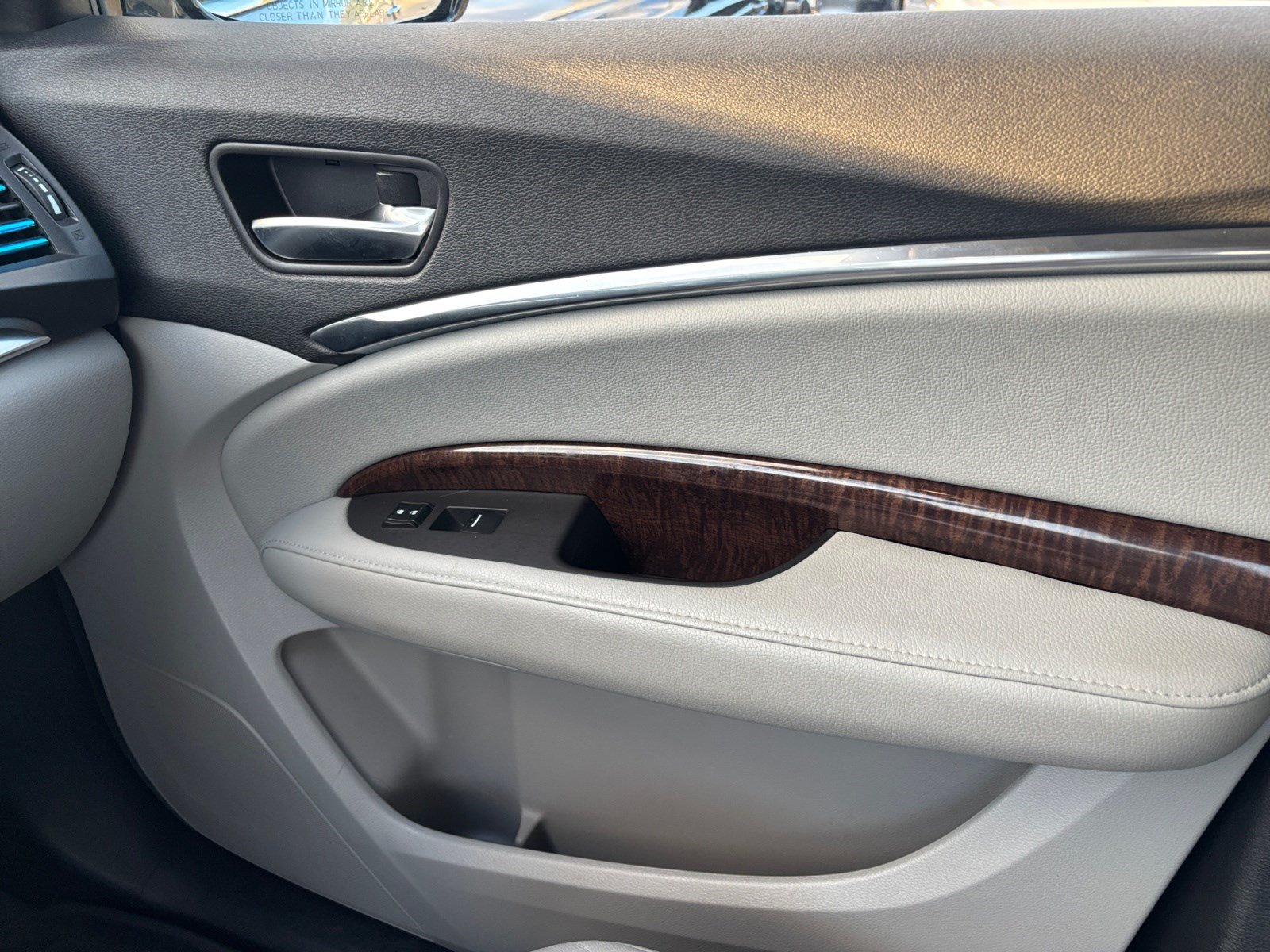 Used 2018 Acura MDX FWD image 17