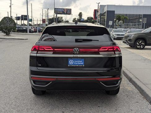 Certified 2025 Volkswagen Atlas Cross Sport SE FWD image 6