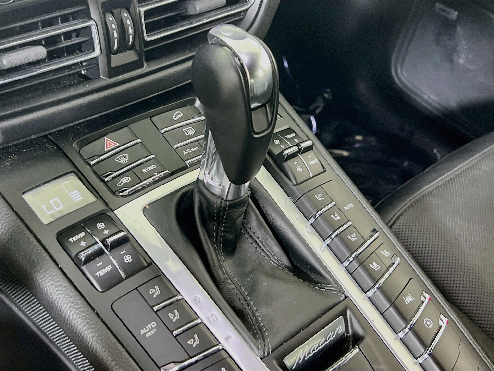 Used 2020 Porsche Macan AWD/4WD image 17