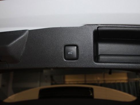 Used 2025 Ford Escape SE w/ PHEV Premium Package image 40