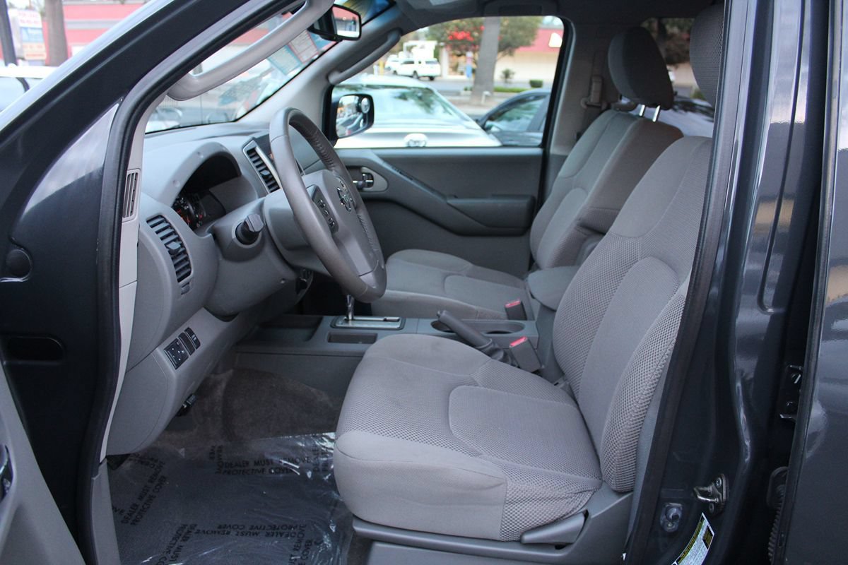 Used 2011 Nissan Frontier SV w/ SV Premium Utility Pkg AWD/4WD image 17