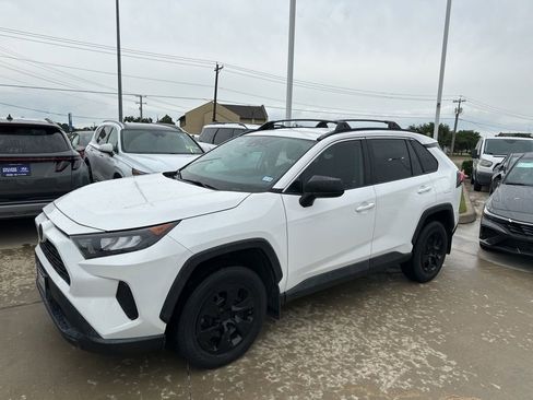 Used 2019 Toyota RAV4 LE FWD image 1