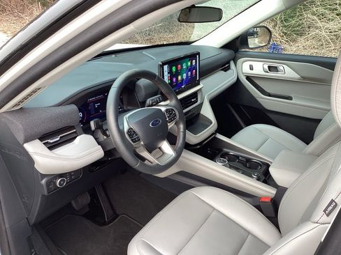 Used 2025 Ford Explorer Active w/ Active Comfort Package image 31