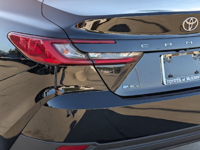 Used 2025 Toyota Camry LE FWD image 8
