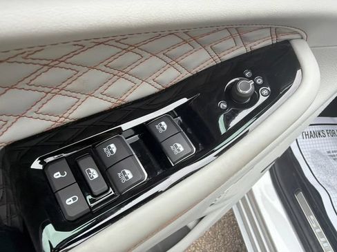 Used 2023 Jeep Grand Cherokee Summit AWD/4WD image 26