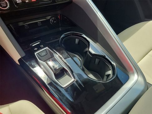 New 2025 Audi Q5 Premium image 27