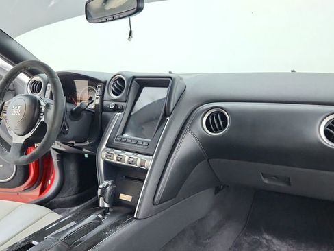 Used 2010 Nissan GT-R Premium image 24