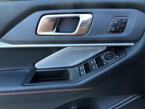 Used 2025 Ford Explorer ST image 13