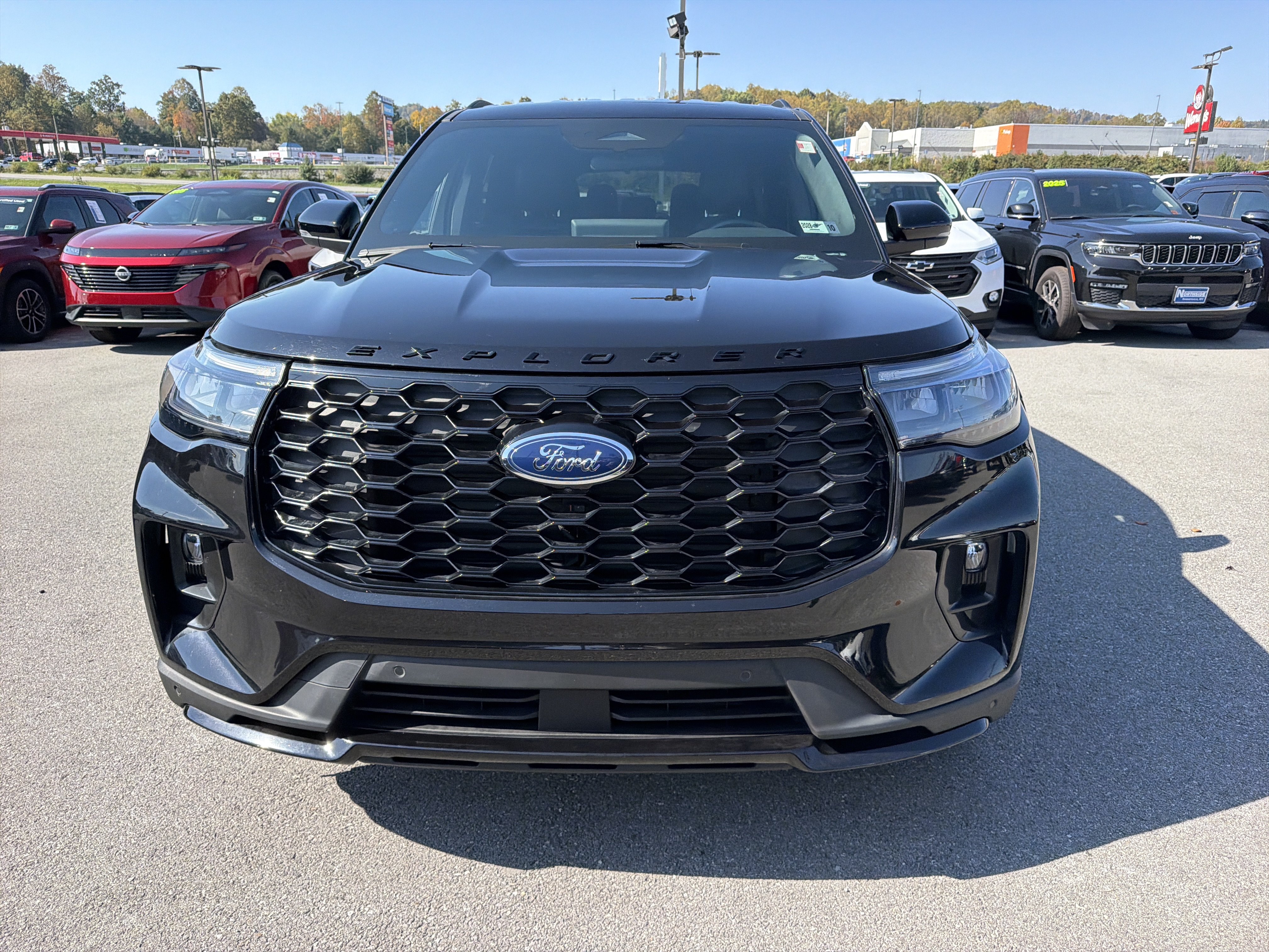 Used 2025 Ford Explorer ST-Line w/ ST-Line Street Pack AWD/4WD image 2