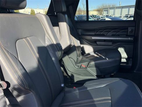 Used 2024 Ford Expedition Platinum image 25