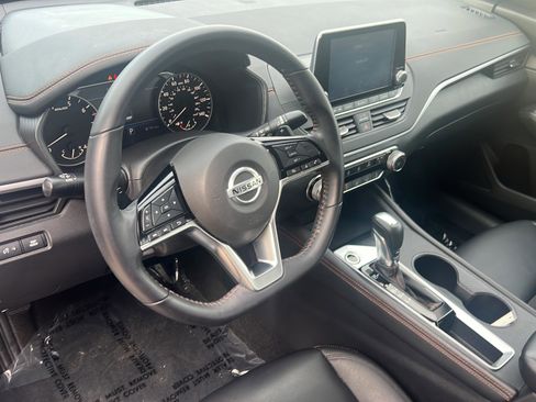 Used 2020 Nissan Altima 2.5 SR w/ Premium Package FWD image 9