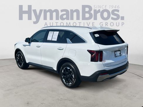 Certified 2025 Kia Sorento S image 6