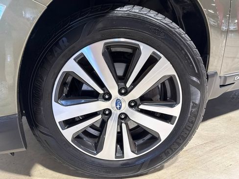 Used 2019 Subaru Outback 2.5i Limited w/ Popular Package #2 AWD/4WD image 2