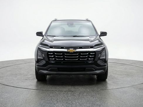 Used 2025 Chevrolet Equinox LT image 2
