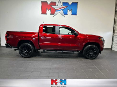Used 2024 Chevrolet Colorado Z71 w/ Z71 Convenience Package 2 AWD/4WD image 1