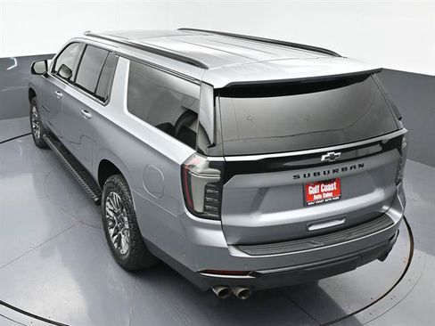 Used 2025 Chevrolet Suburban Z71 w/ Z71 Off-Road Package AWD/4WD image 44