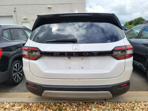 Used 2025 Honda Pilot EX-L image 10