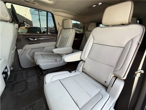 Used 2021 GMC Yukon Denali w/ Denali Premium Package AWD/4WD image 26