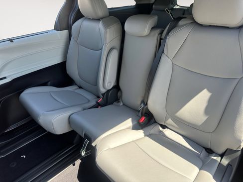 New 2026 Toyota Sienna XLE FWD image 13