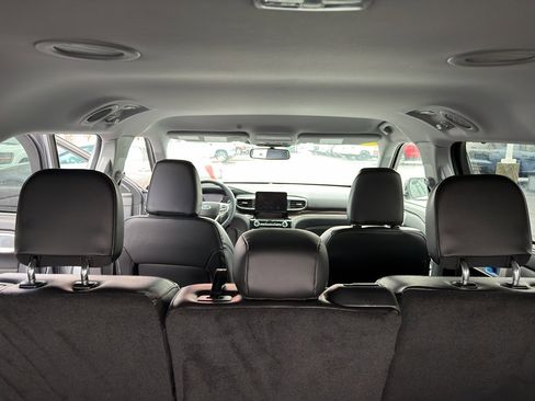 Used 2023 Ford Explorer Limited image 12