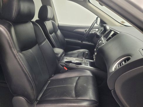 Used 2018 Nissan Pathfinder SL image 21