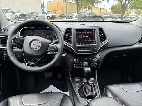 Used 2023 Jeep Cherokee Altitude Lux w/ Mopar Interior Package AWD/4WD image 16